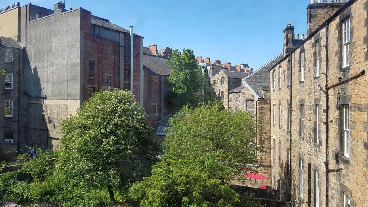 Stylish Central Edinburgh Apartment — Photos 3